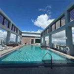 Luxury Penthouse Loft Rooftop Pool Free Parking
