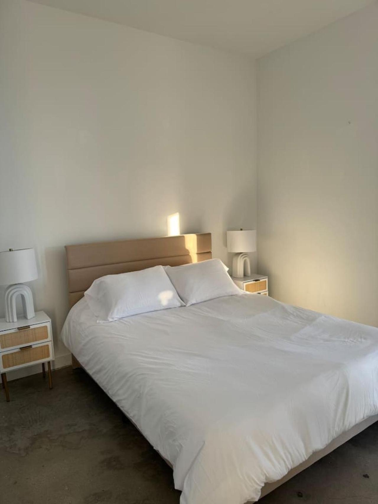 Luxury Penthouse Loft Rooftop Pool Free Parking *