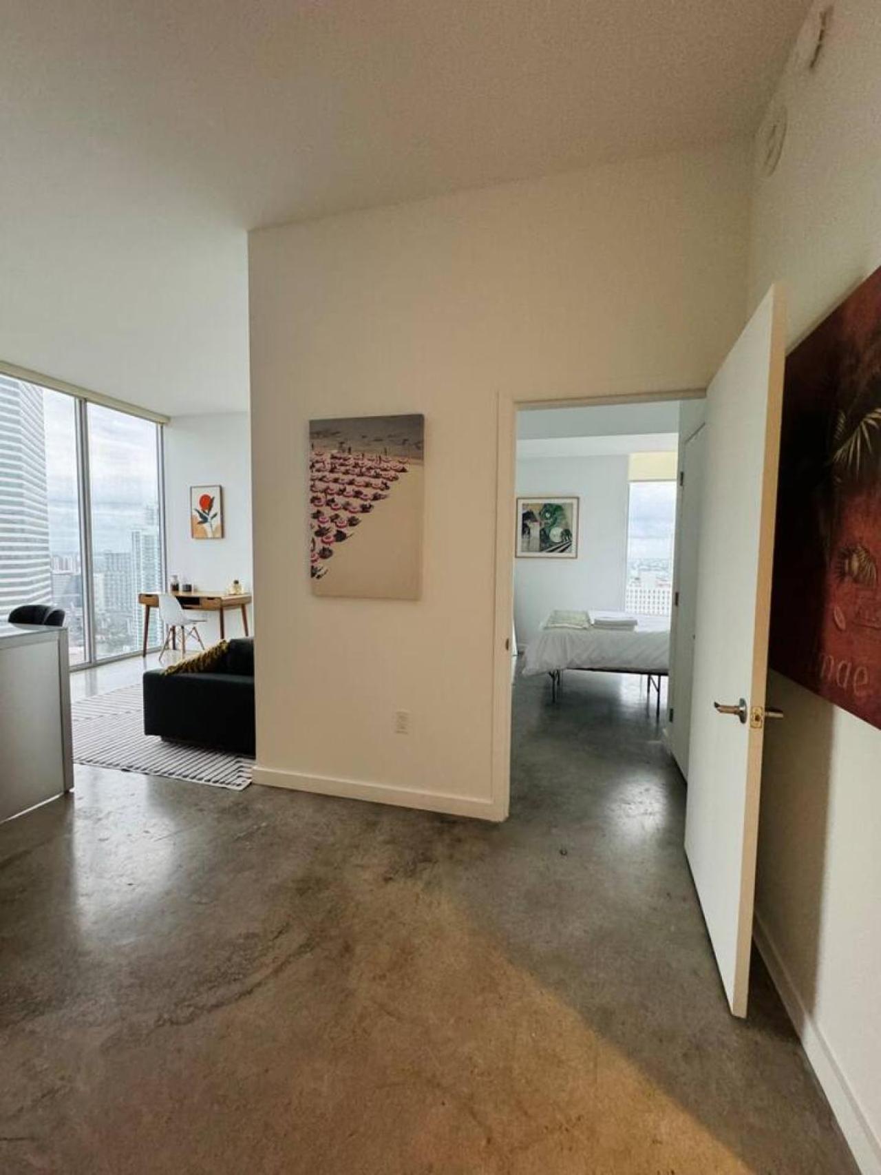 Luxury Penthouse Loft Rooftop Pool Free Parking Apartment